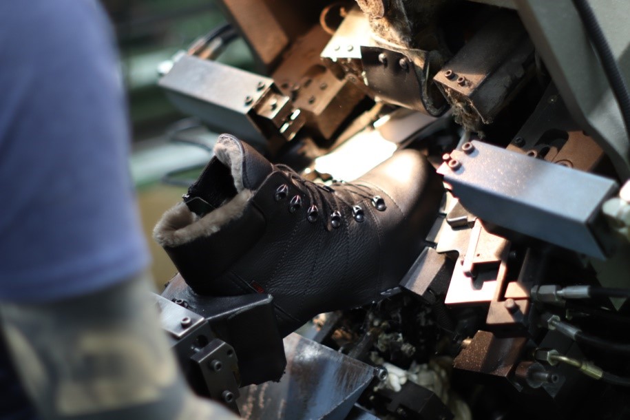 На красноярской фабрике по производству обуви стартовал региональный проект по повышению производительности труда