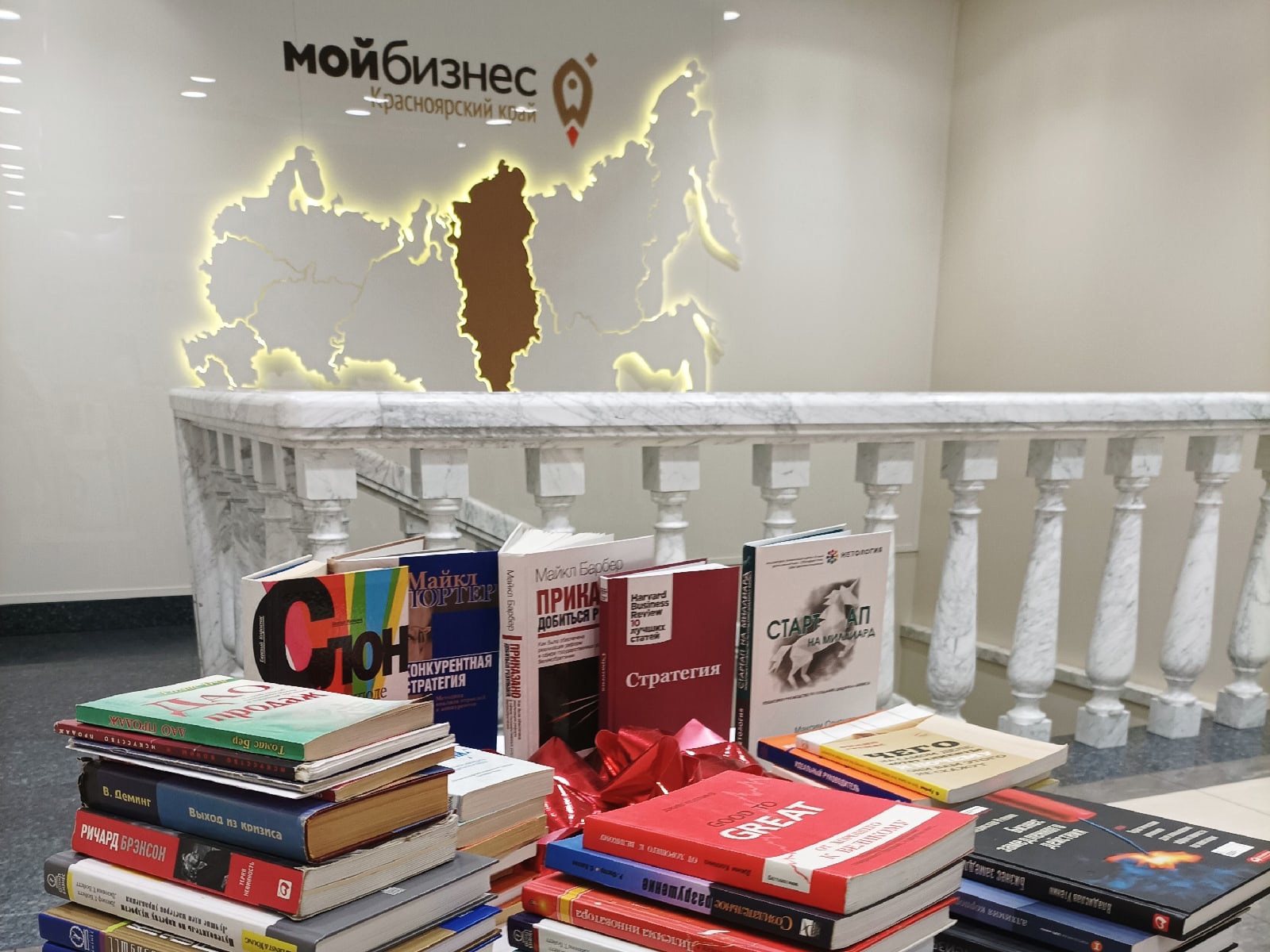 Из Красноярского края в новые регионы отправили деловую литературу в рамках благотворительной акции